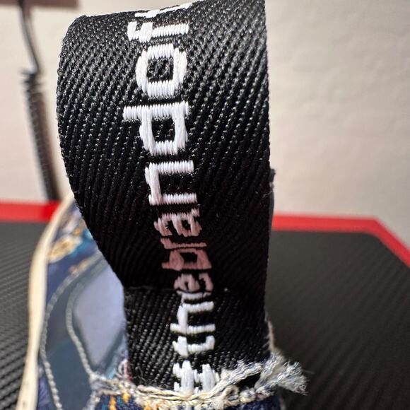 sold out! vaddia izzy navy floral sneakers us 6.5 retail $199 - Picture 5 of 11